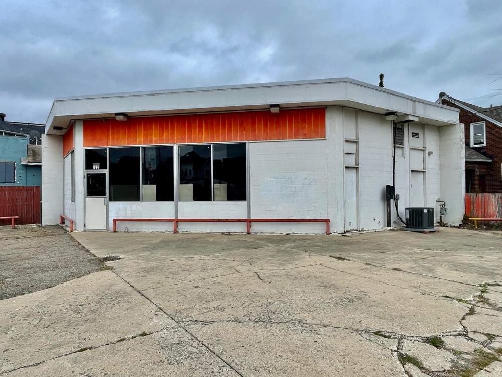 Kiko Realtors, Auctioneers, Advisors 1,299 SF Commercial Building